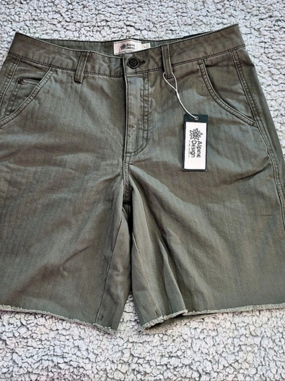 Alpine Design 8" Bermuda Short Bermuda Shorts in Green Size 6 NWT